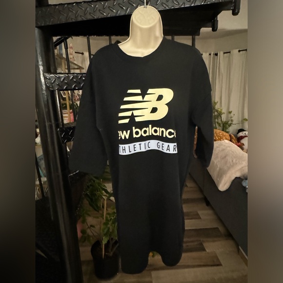 New balance field day crew fleece dress size-Medium
Never worn but tags removed - Picture 5 of 7